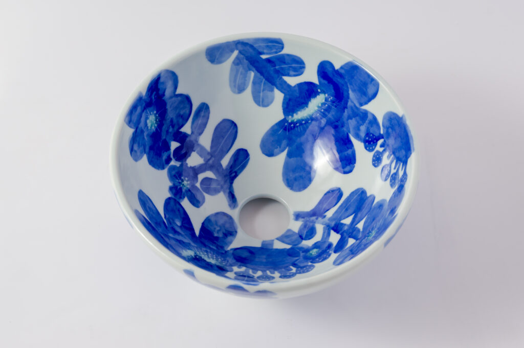 東窯オリジナル PSブルーダマスクシリーズ陶器手洗い鉢 - 砥部焼の美と実用性を融合したオーダーメイドアート