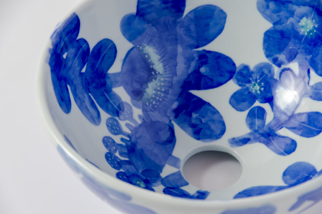 東窯オリジナル PSブルーダマスクシリーズ陶器手洗い鉢 - 砥部焼の美と実用性を融合したオーダーメイドアート