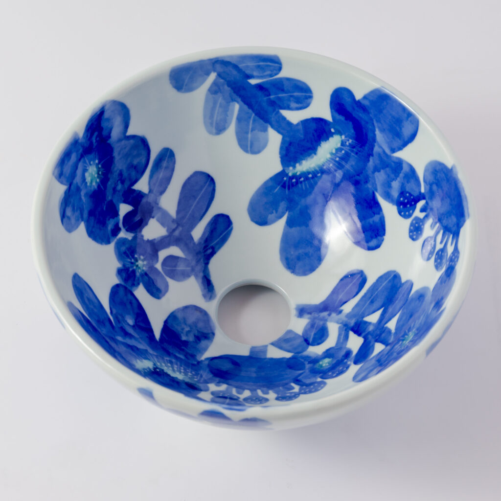 東窯　愛媛 砥部焼　愛媛 手作り陶器　四国 伝統工芸｜東窯PSブルーダマスクシリーズのデザインが施されたオーダーメイド陶器手洗い鉢"